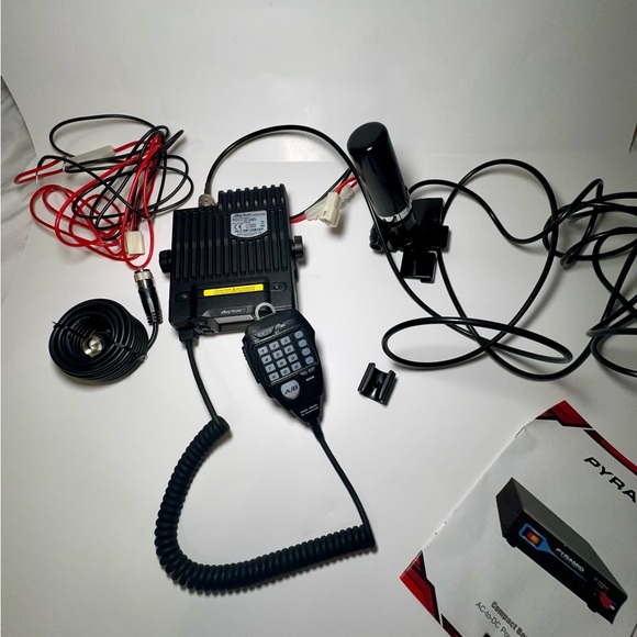 AnyTone AT 778UV Dual Band Mobile Radio With Power Supply Antenna Mic - Picture 3 of 9